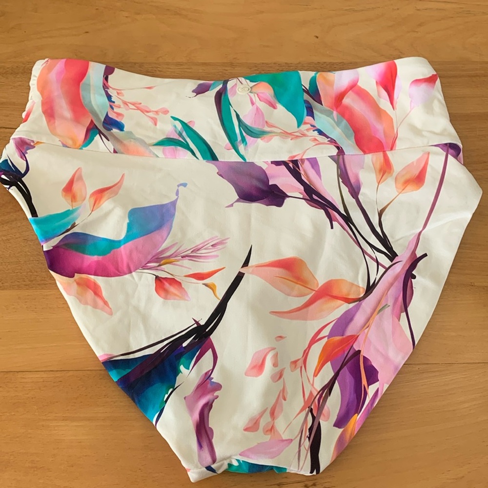Calia by Carrie Underwood Swim Collection Size Small High Rise Bottoms NWOT - Picture 2 of 7